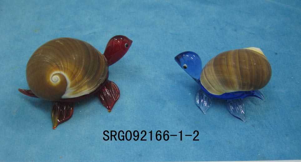 Glass animal with shell