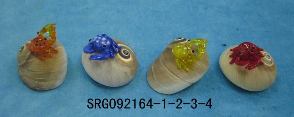 Glass animal with shell