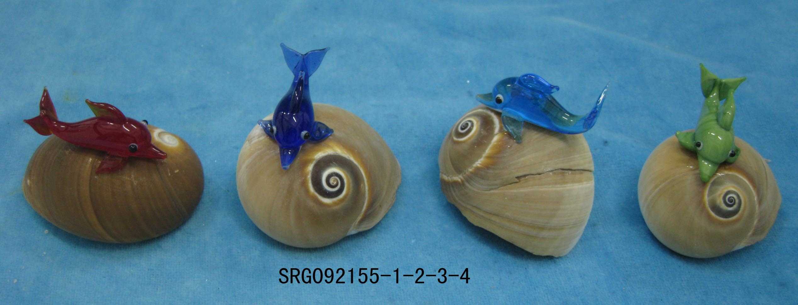 Glass animal with shell